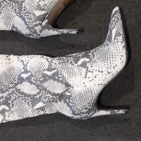 Bnwt Steve Madden sz 9 snake boots - Picture 2 of 8
